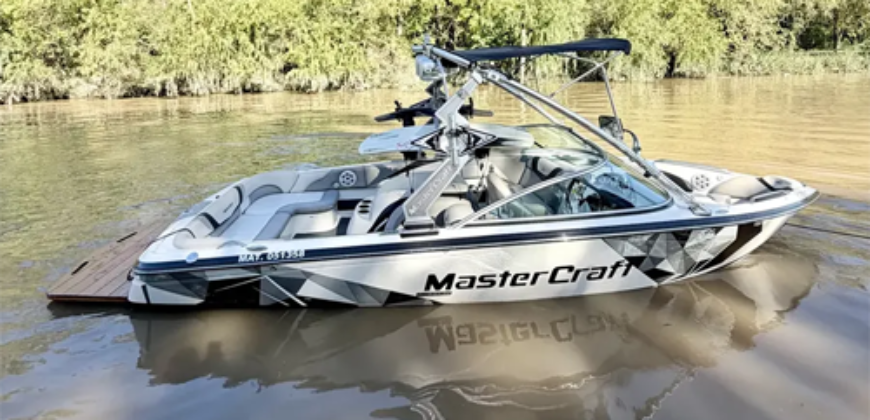 MasterCraft x214 (2010)