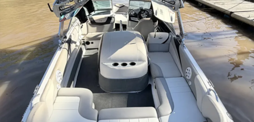 MasterCraft x214 (2010)