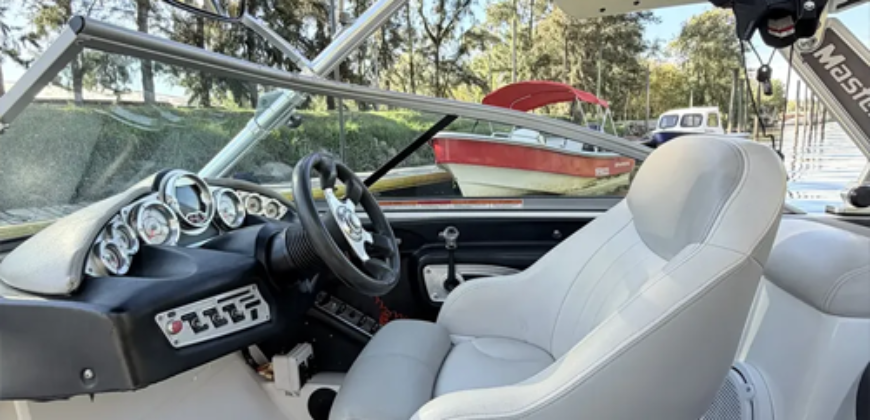 MasterCraft x214 (2010)
