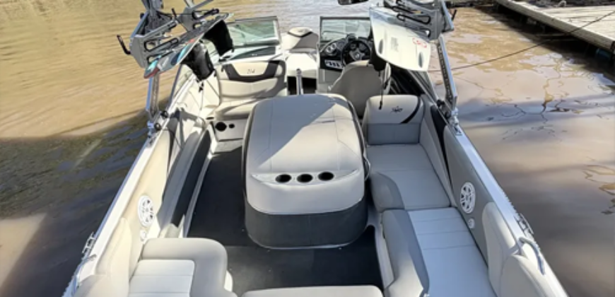MasterCraft x214 (2010)